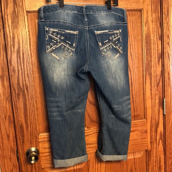 NEW LISTING! Rockin Denim Capris - Picture 5 of 8